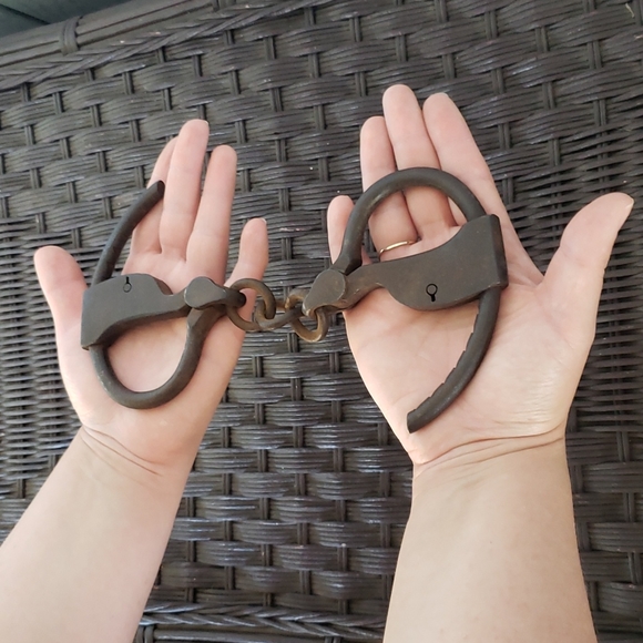 1800s Handcuffs Antique Tower's Double Lock Swivel Link Handcuffs - Picture 14 of 15